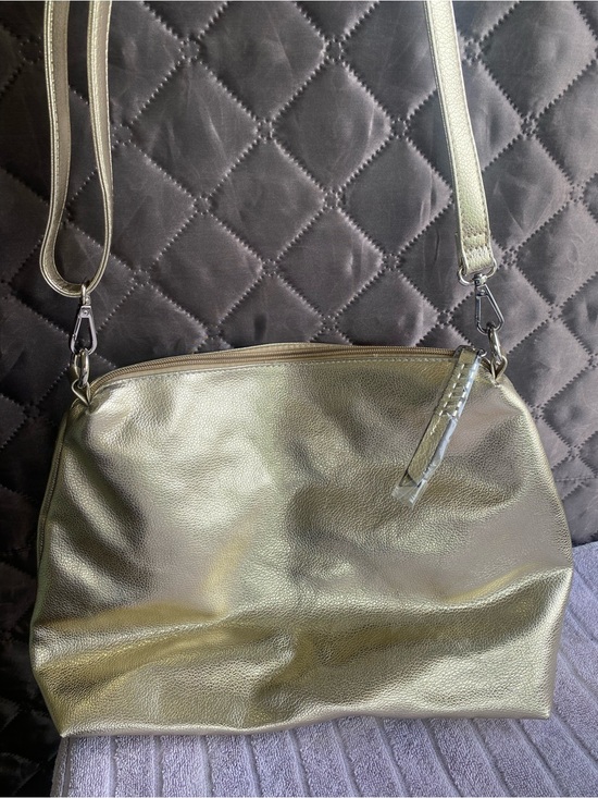 Chinese Laundry Handbags - NWOT Chinese Laundry Metallic Gold Crossbody Bag Slouchy Dome Purse Like New